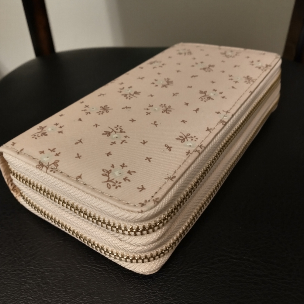 Floral wallet/wristlet - Picture 2 of 8